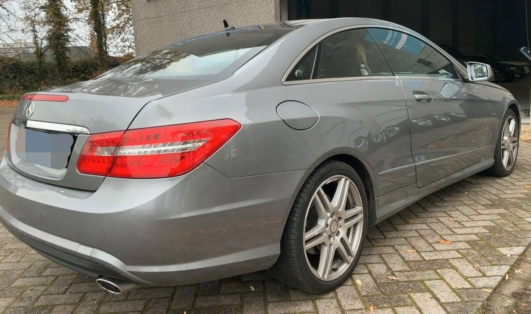 Mercedes-Benz E 350 CDI Coupe AMG*1.Hand*Pano*Kamera*Distronic Silber - 2