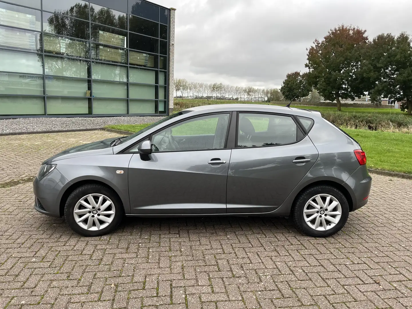 SEAT Ibiza 1.0 MPI Reference Gris - 2