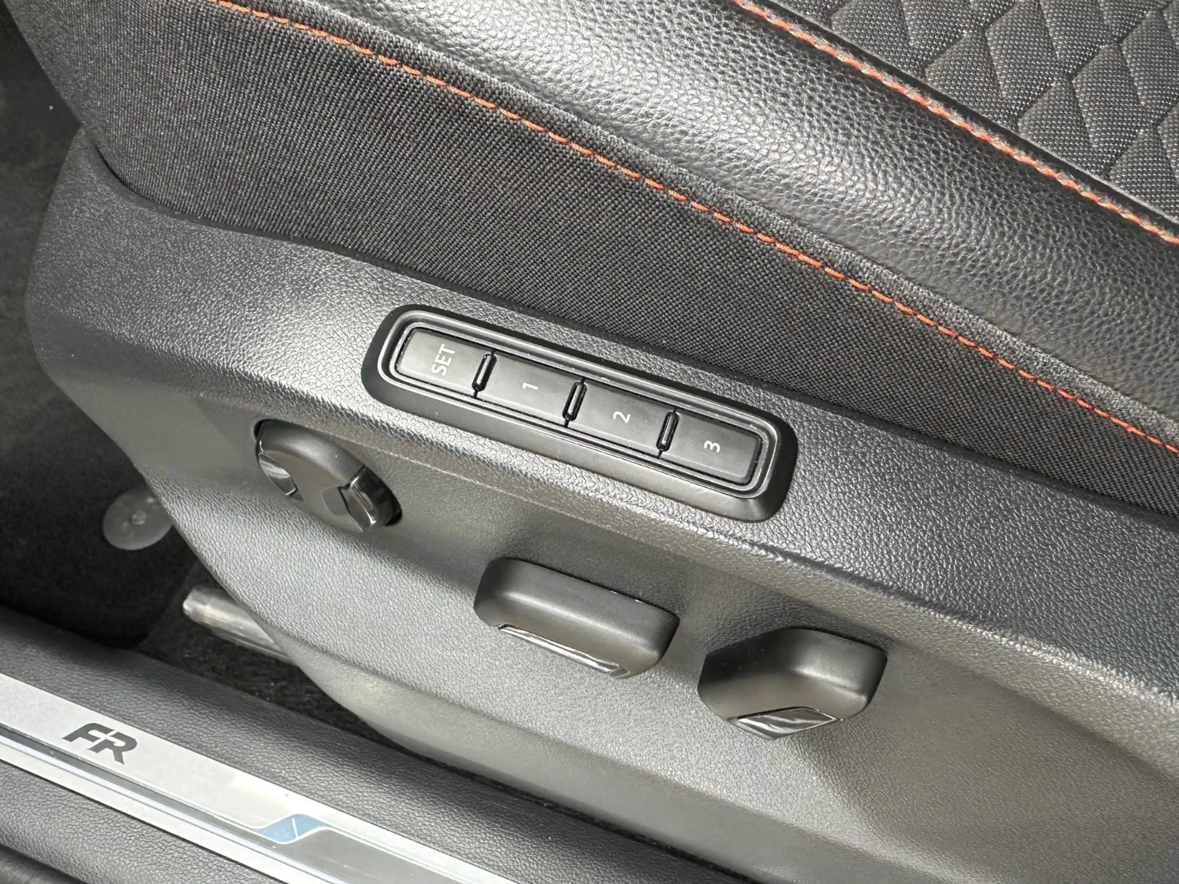 SEAT Tarraco FR 4Drive 2.0 TDI DSG*AHK*DCC*ACC*beats — photo 11