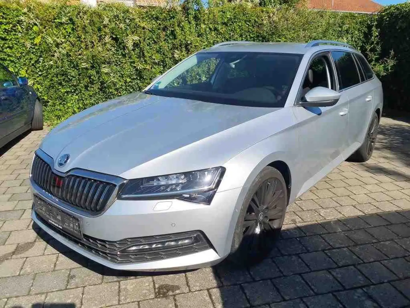 Skoda Superb Combi 2.0 TDI DSG Premium Edition Argent - 2