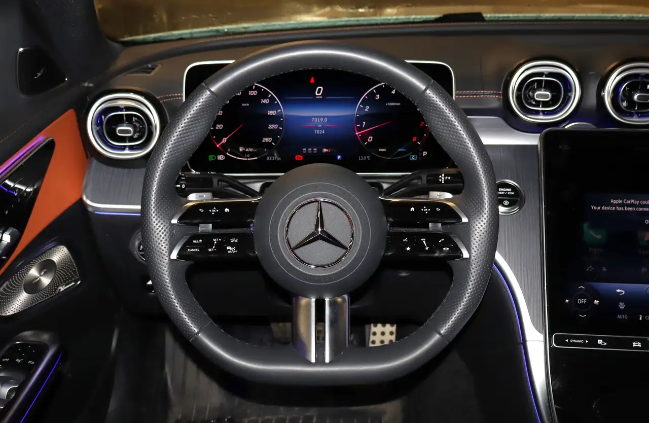 Mercedes-Benz C-Class снимка Mercedes-Benz C-Class