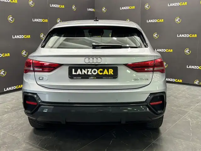 Audi Q3 view 5