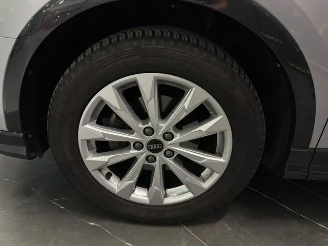 Audi Q3 view 13