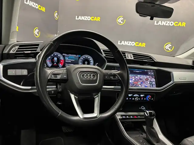 Audi Q3 view 8