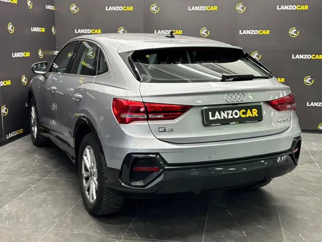 Audi Q3 view 6