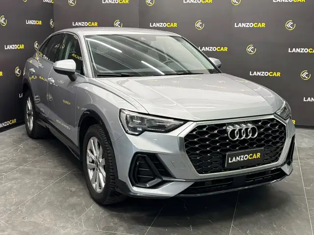 Audi Q3 view 3