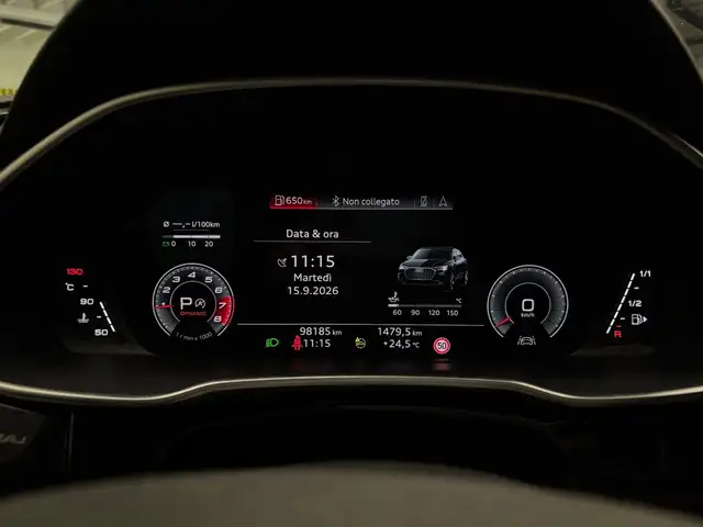 Audi Q3 view 10