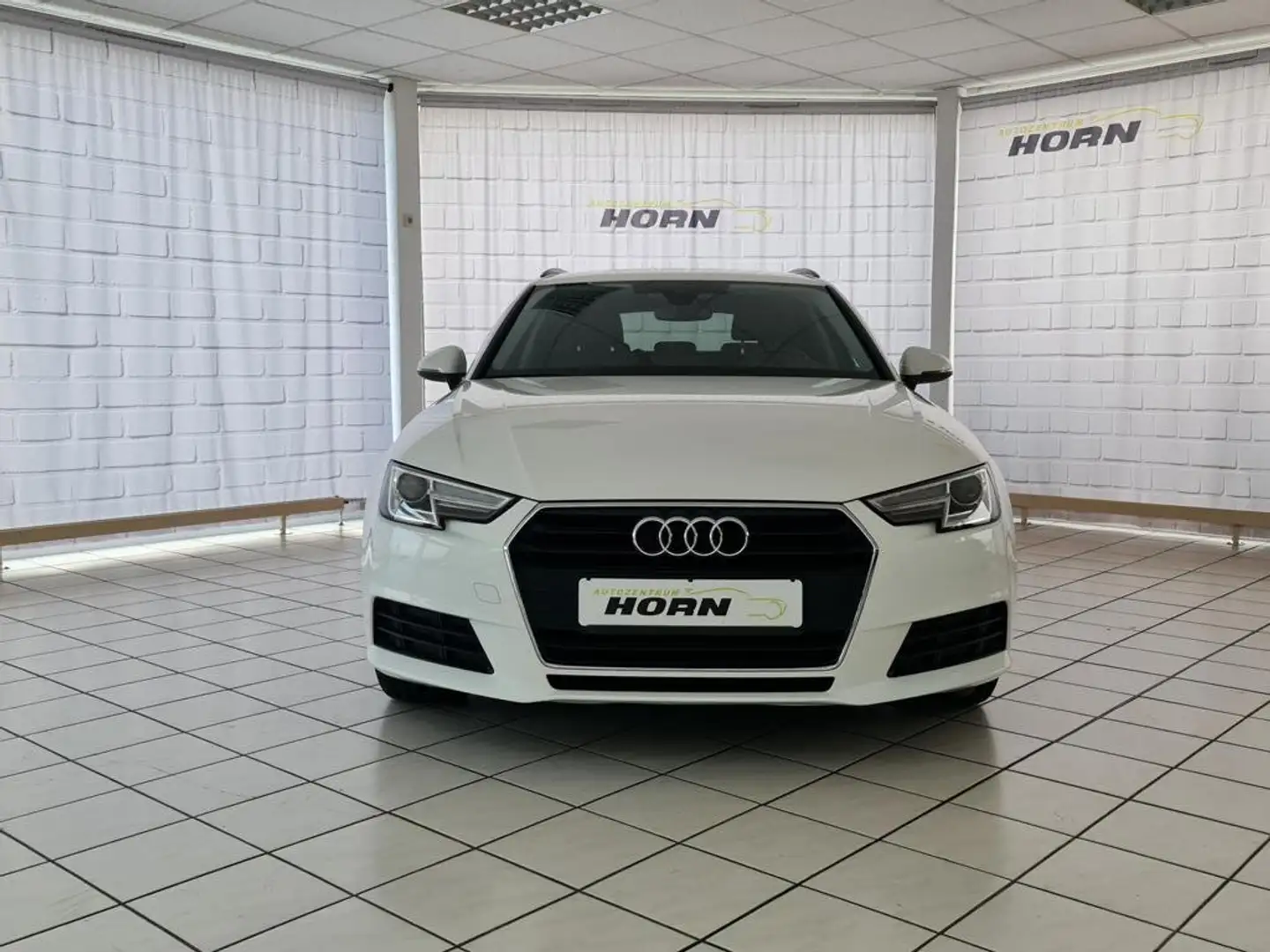 Audi A4 basis, Xenon, Audi Scheckheft, unfallrei, LMF, PDC Blanc - 2