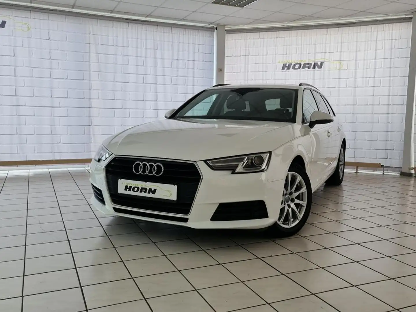 Audi A4 basis, Xenon, Audi Scheckheft, unfallrei, LMF, PDC Blanc - 1