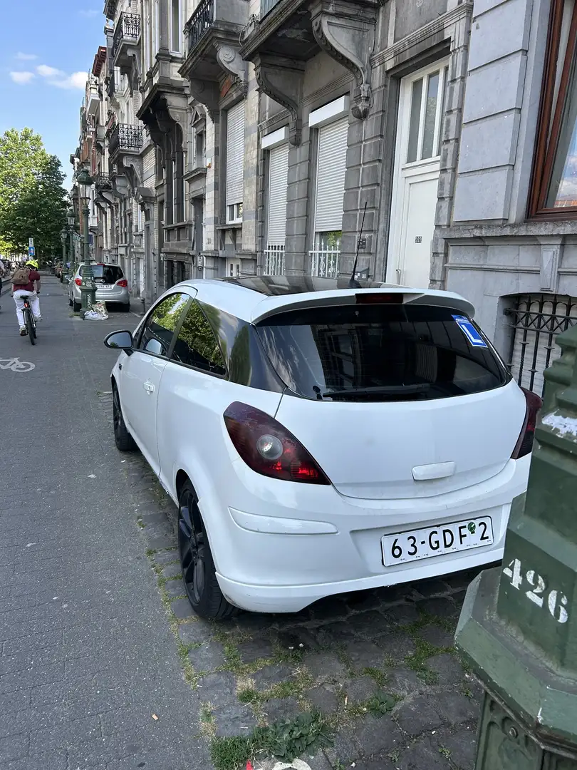Opel Corsa 1.4 16V Cosmo - 2