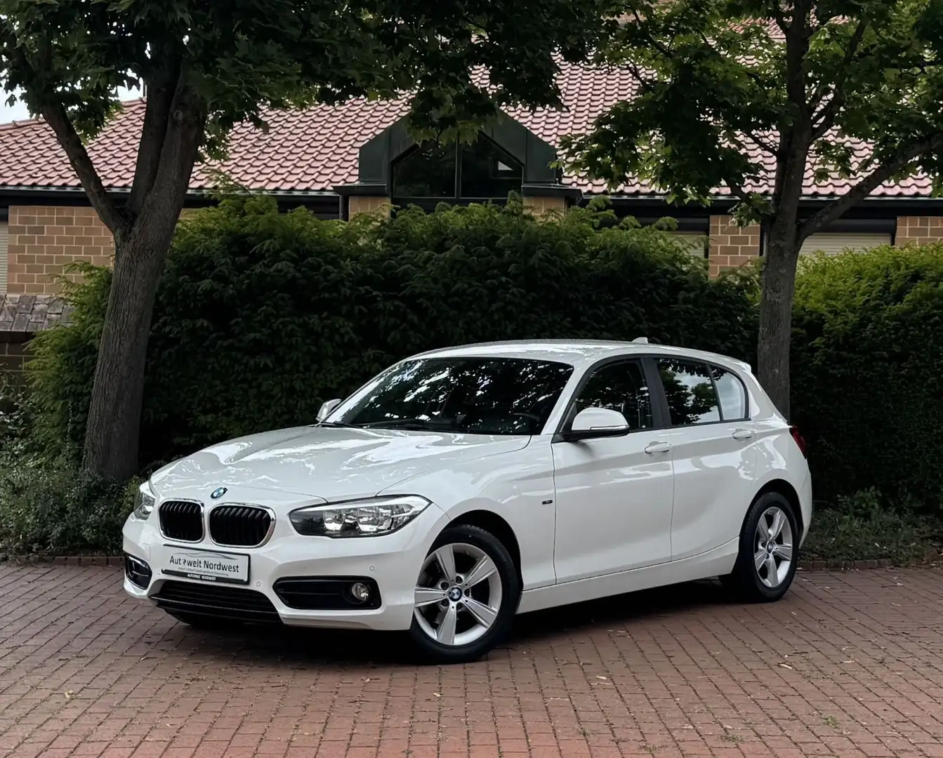 BMW 118 i Sport Line|LED TFL|PDC|Sitzhzg|AUX/USB! Білий - 1