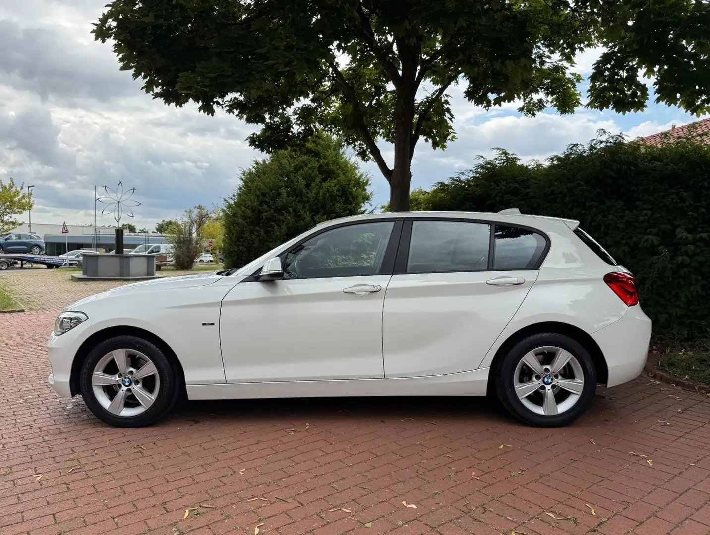 BMW 118 i Sport Line|LED TFL|PDC|Sitzhzg|AUX/USB! Білий - 2