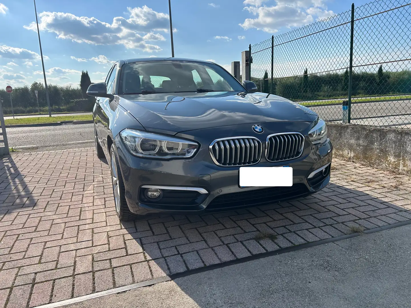 BMW 116 Serie 1  116d Urban 5p KM CERTIFICATI NEOPATENTATI Grigio - 1