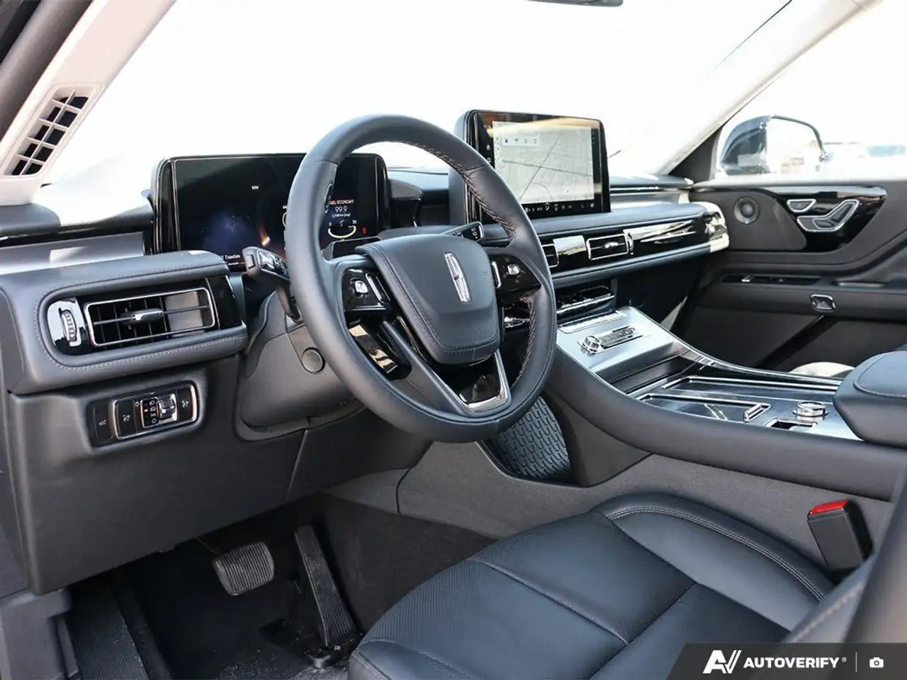 Lincoln Aviator снимка Lincoln Aviator