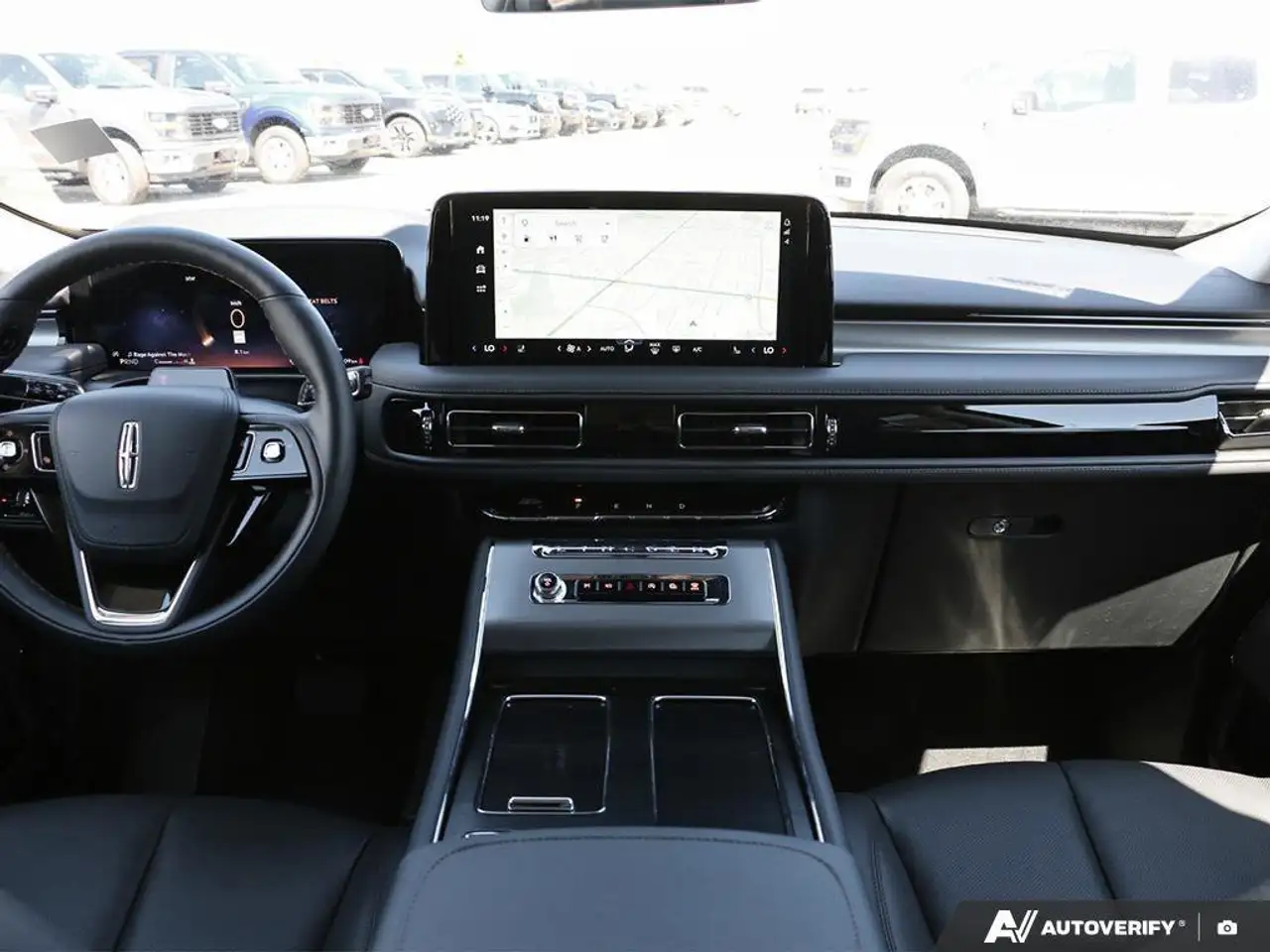 Lincoln Aviator снимка Lincoln Aviator
