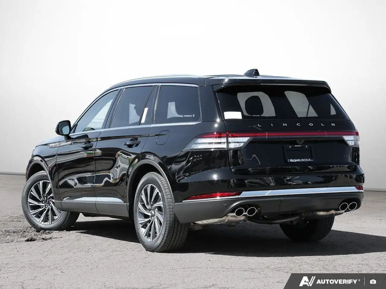 Lincoln Aviator снимка Lincoln Aviator