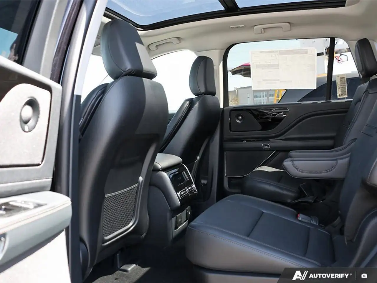 Lincoln Aviator снимка Lincoln Aviator
