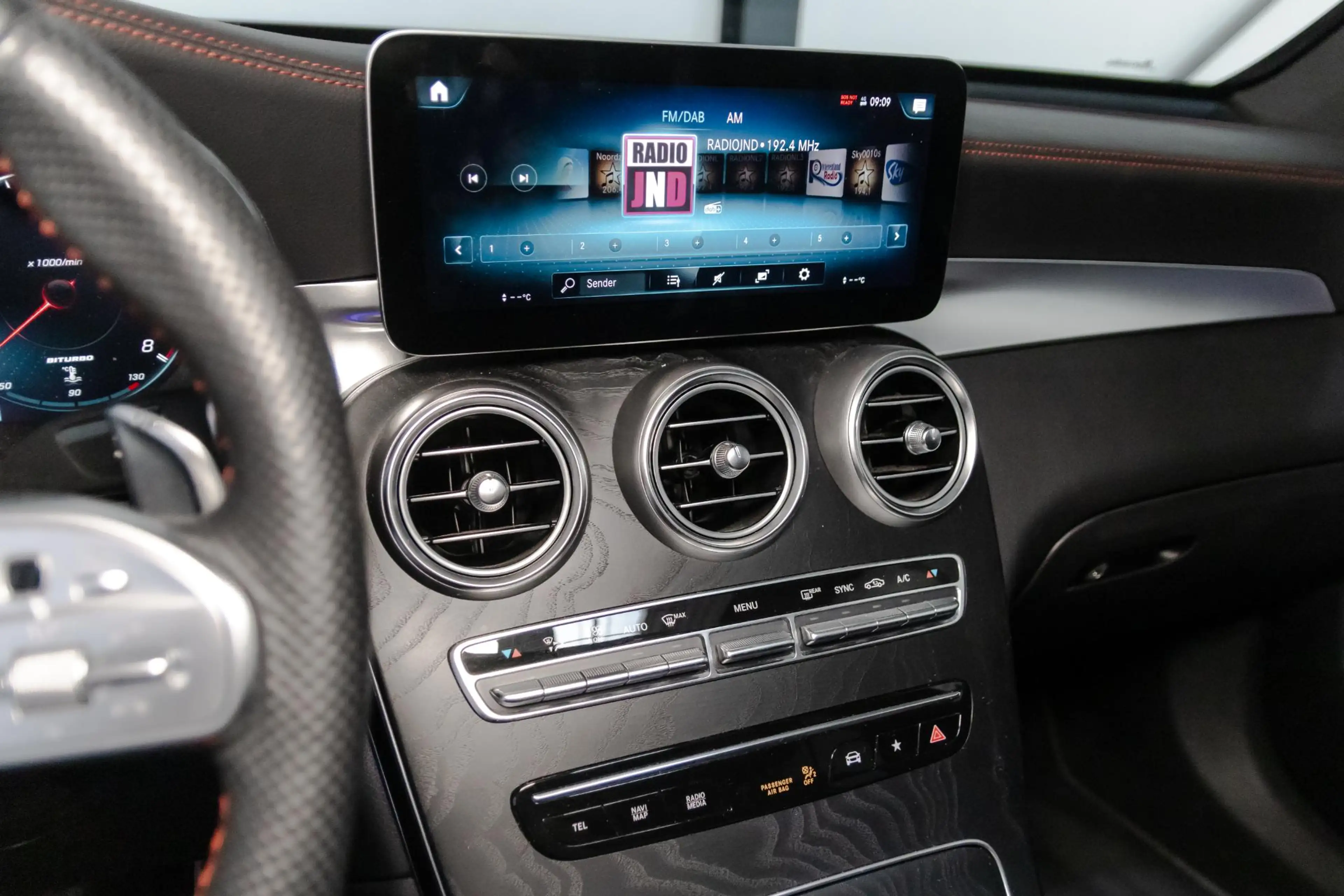Mercedes-Benz GLC 43 AMG 4MATIC Premium Plus PANO, BURMESTER, TREKHAAK, MEM — photo 29