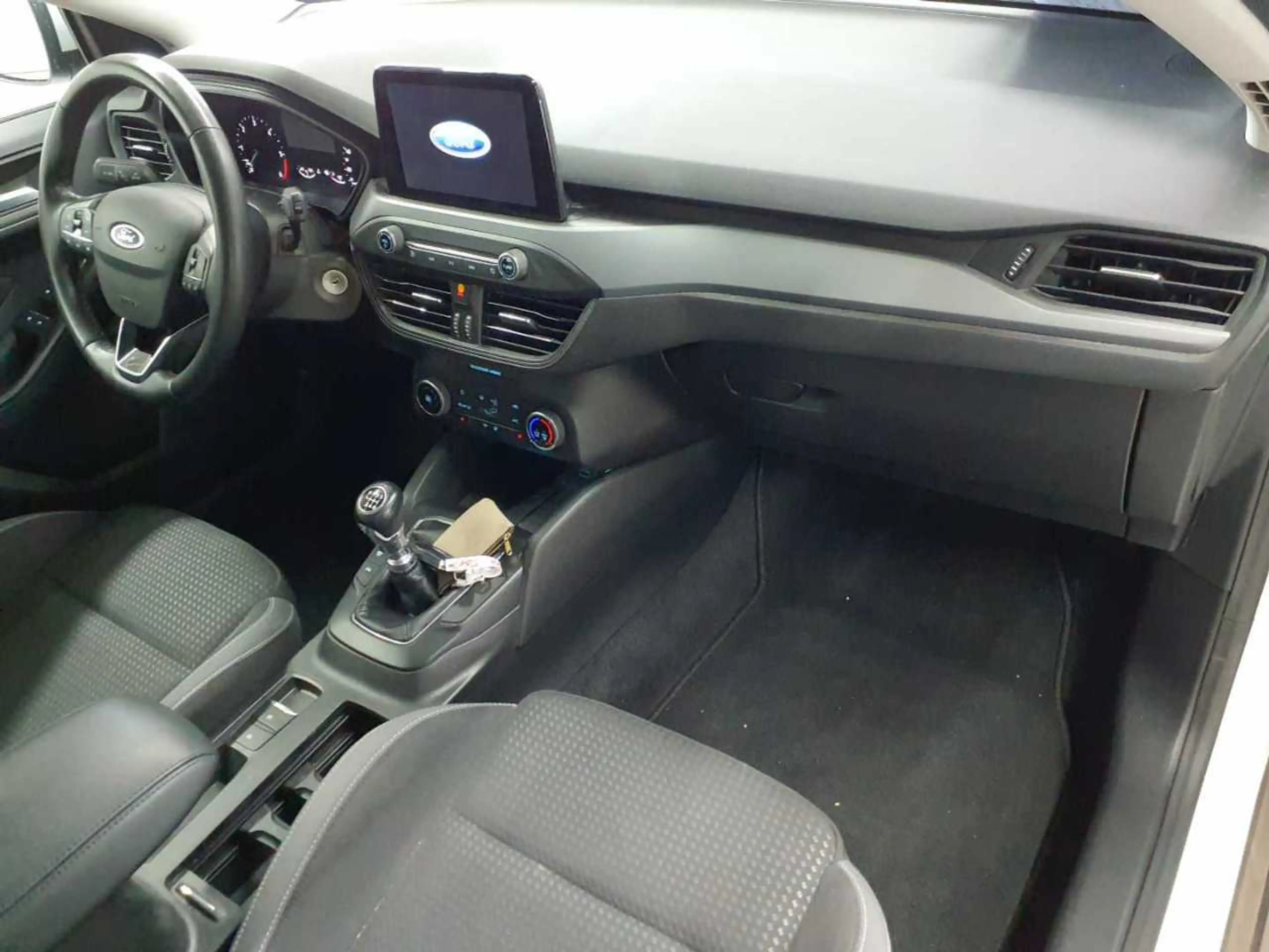 Ford Focus Focus Turnier 1.5 EcoBlue COOL&CONNECT — photo 9