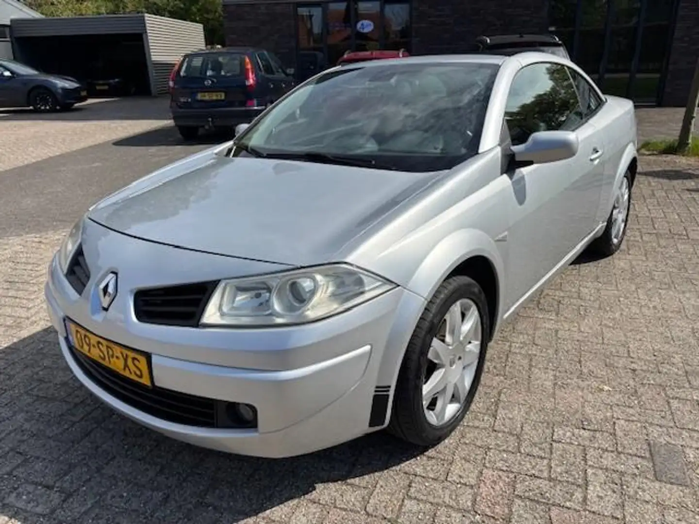 Renault Megane Coupé-Cabriolet 2.0-16V Tech Line Cabrio ECC LMV Grijs - 1