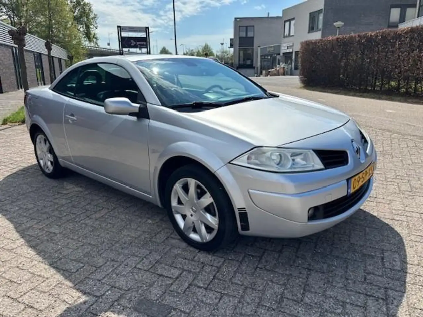 Renault Megane Coupé-Cabriolet 2.0-16V Tech Line Cabrio ECC LMV Grijs - 2