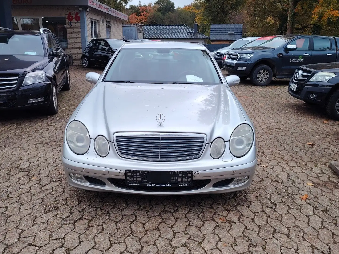 Mercedes-Benz E 240 / Automatikgetriebe / Silber - 2