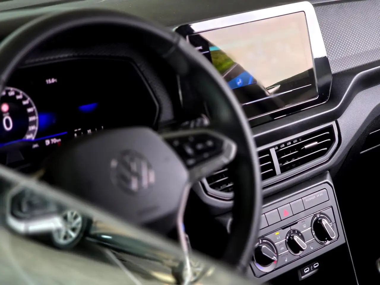Volkswagen T-Cross 4Me TSI 11