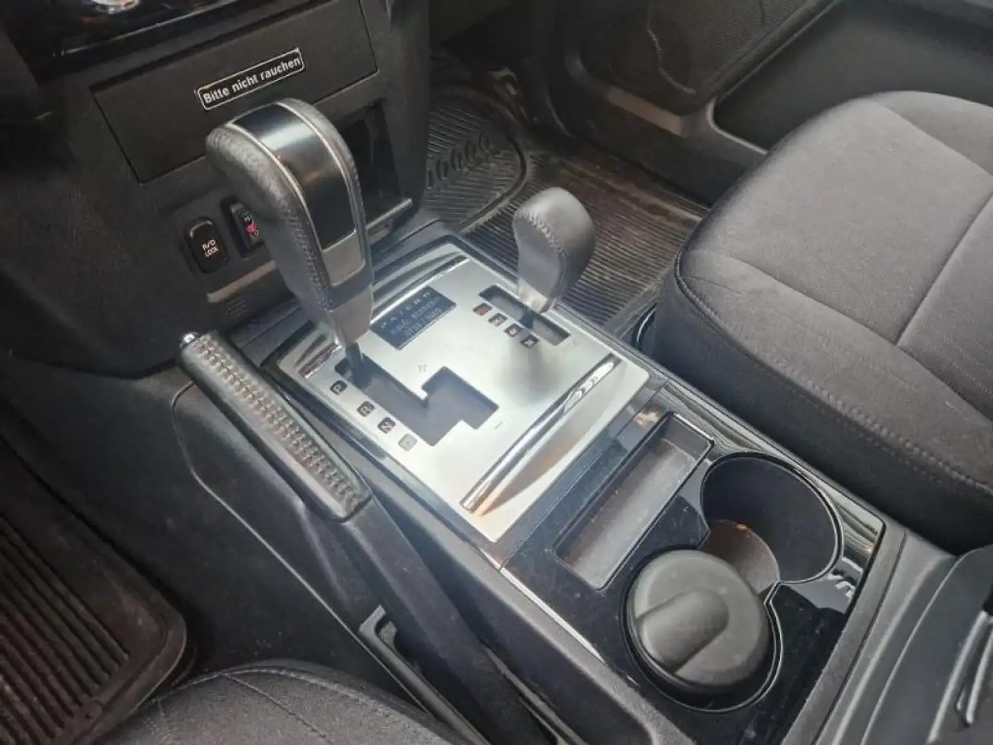 Mitsubishi Pajero 3.2 DI-D 16V aut. 3p. Final Edition Marrón - 2