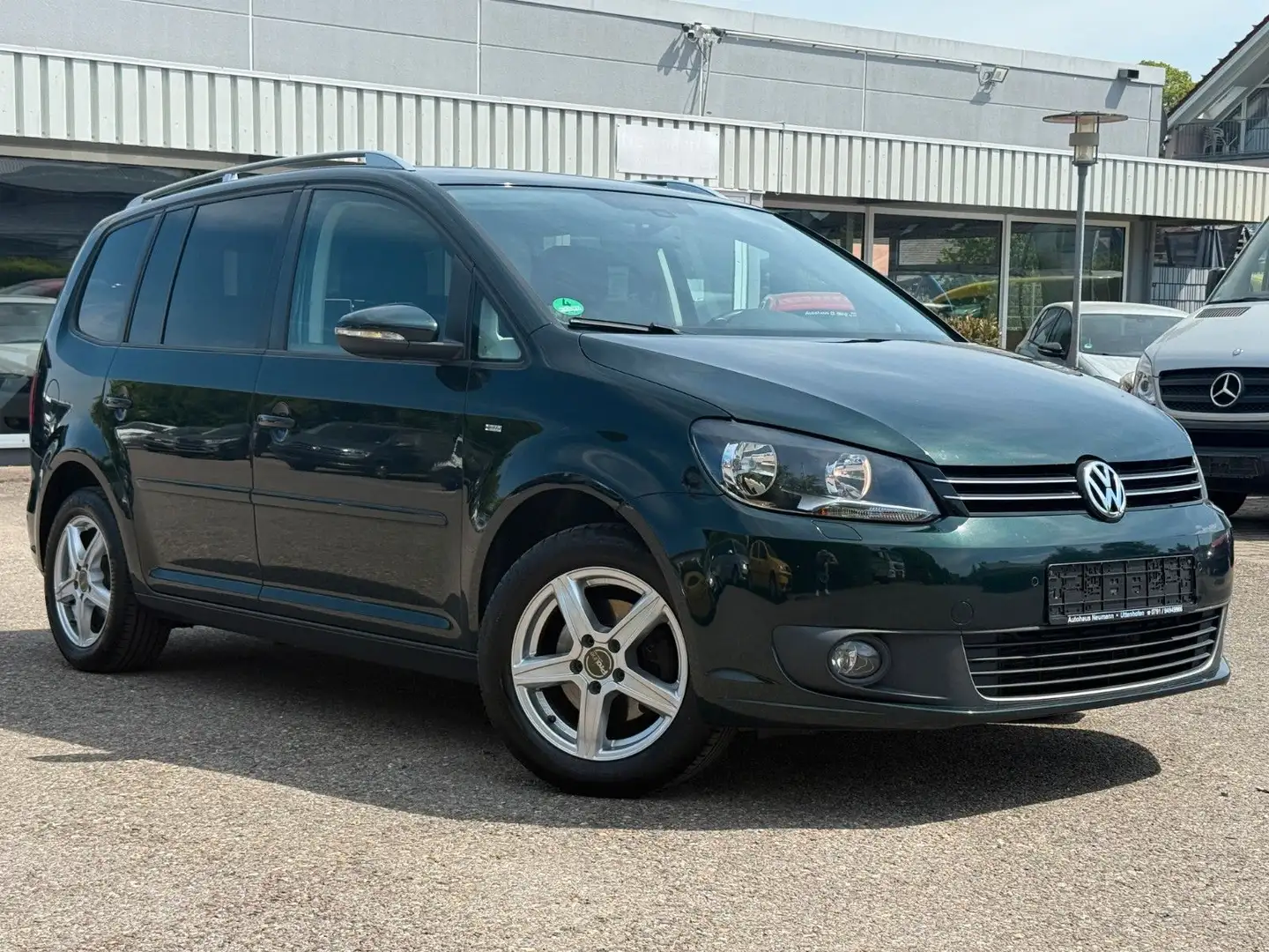 Volkswagen Touran Cup-1.6TDI-7 Sitze-DSG-Navi-Kamera-AHK Green - 1