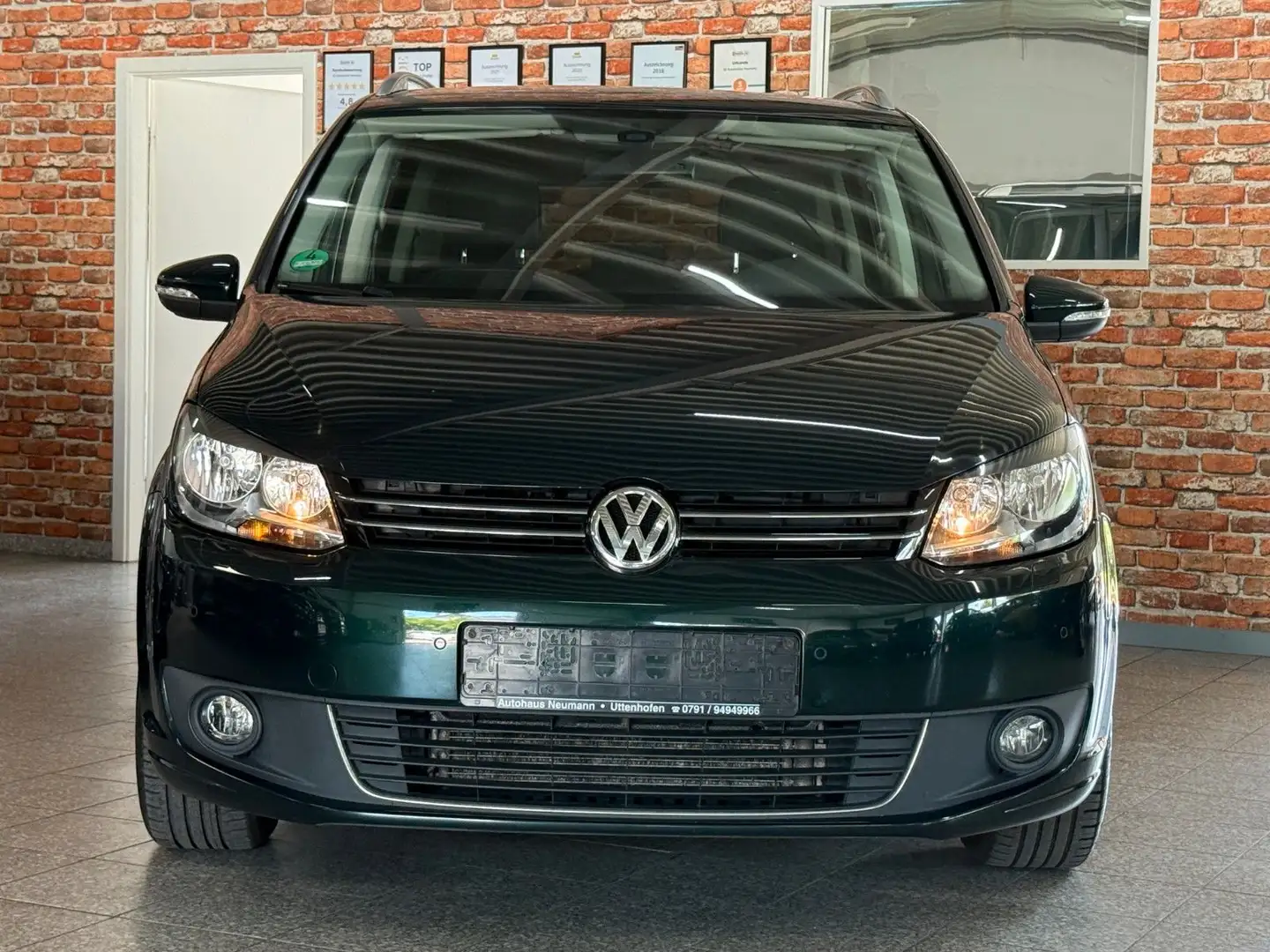 Volkswagen Touran Cup-1.6TDI-7 Sitze-DSG-Navi-Kamera-AHK Grün - 2