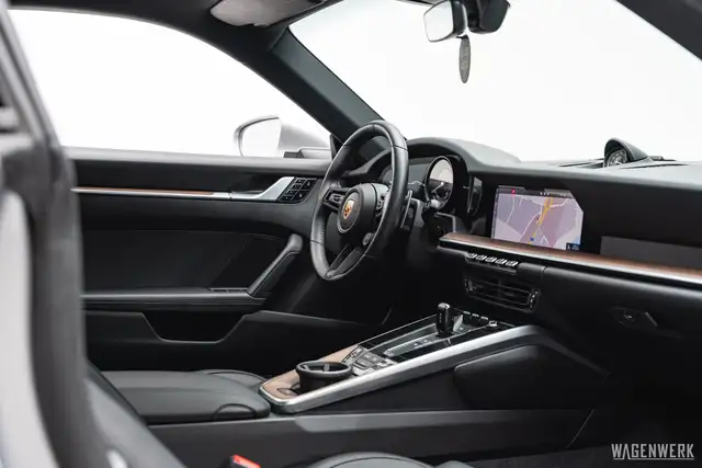 Porsche 992 Carrera S ERSTBESITZ CLASSIC-RAD GLASDACH SPORT-C Ansicht 31