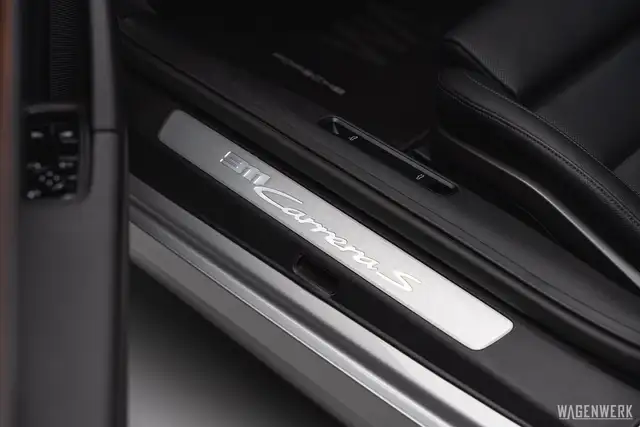 Porsche 992 Carrera S ERSTBESITZ CLASSIC-RAD GLASDACH SPORT-C Ansicht 37