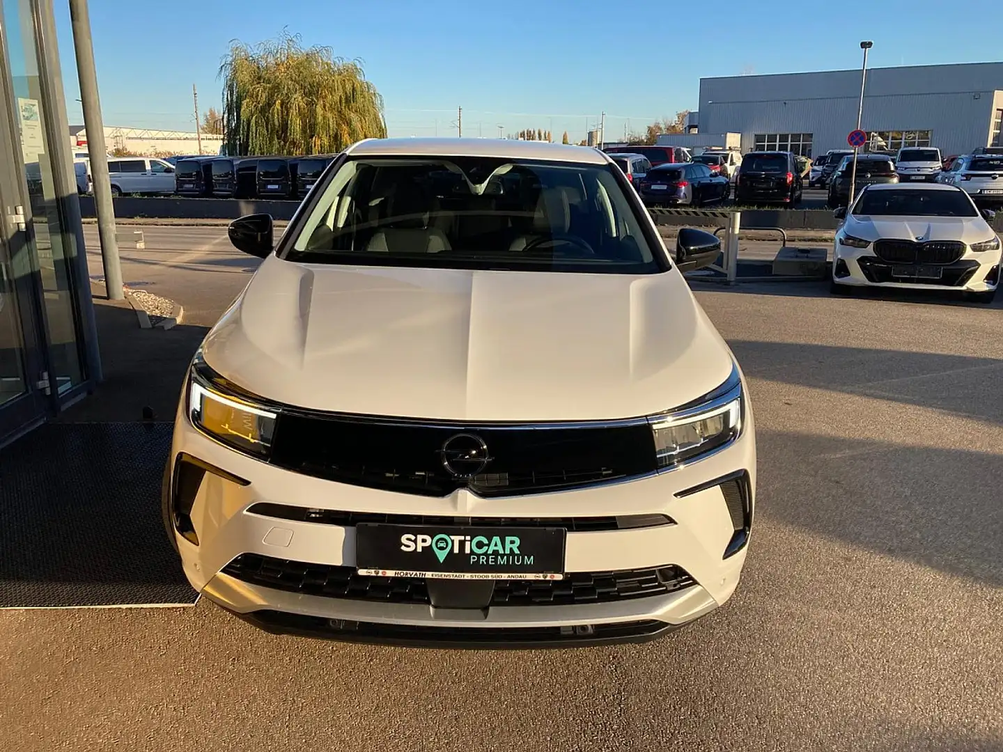 Opel Grandland 1,2 DI Turbo Design&Tech Start/Stop Aut. Weiß - 2