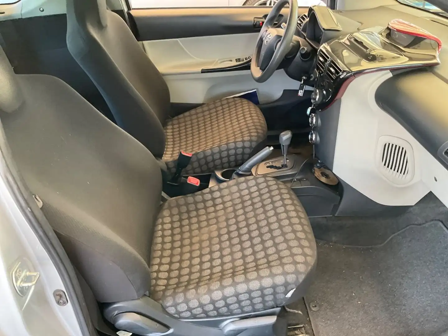 Toyota iQ iQ 1.0 Active (sol) cvt E5 Argent - 1