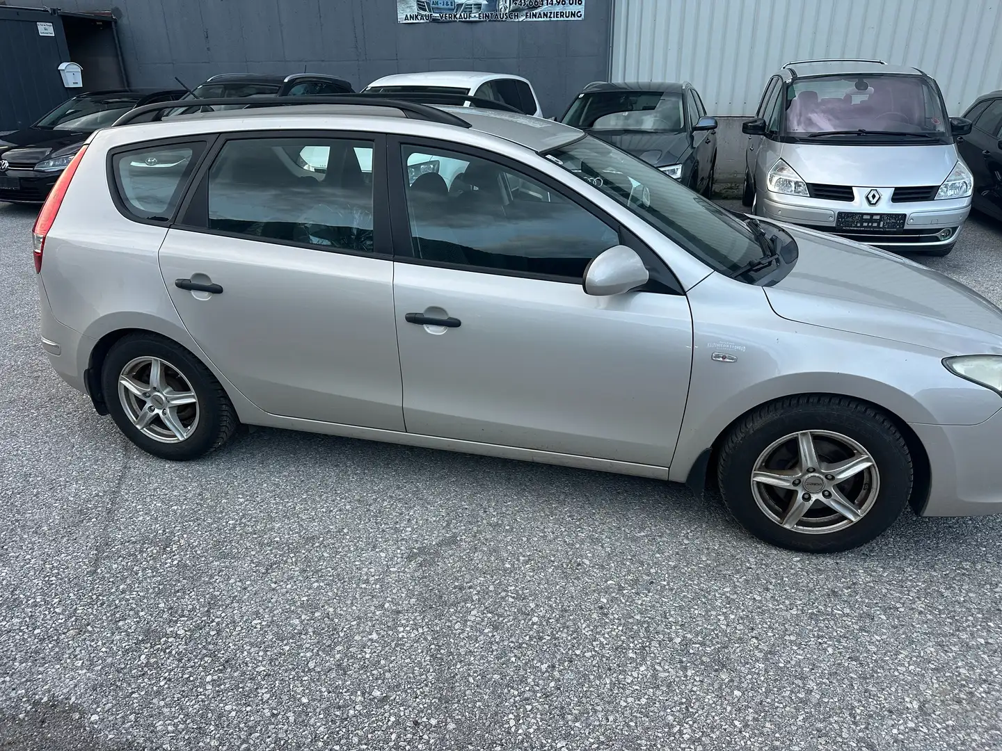 Hyundai i30 1.6 Diesel Grau - 2