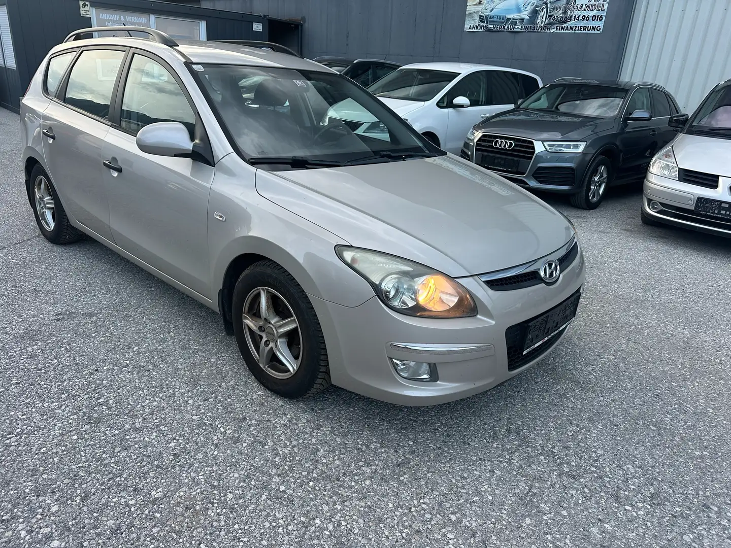 Hyundai i30 1.6 Diesel Grau - 1