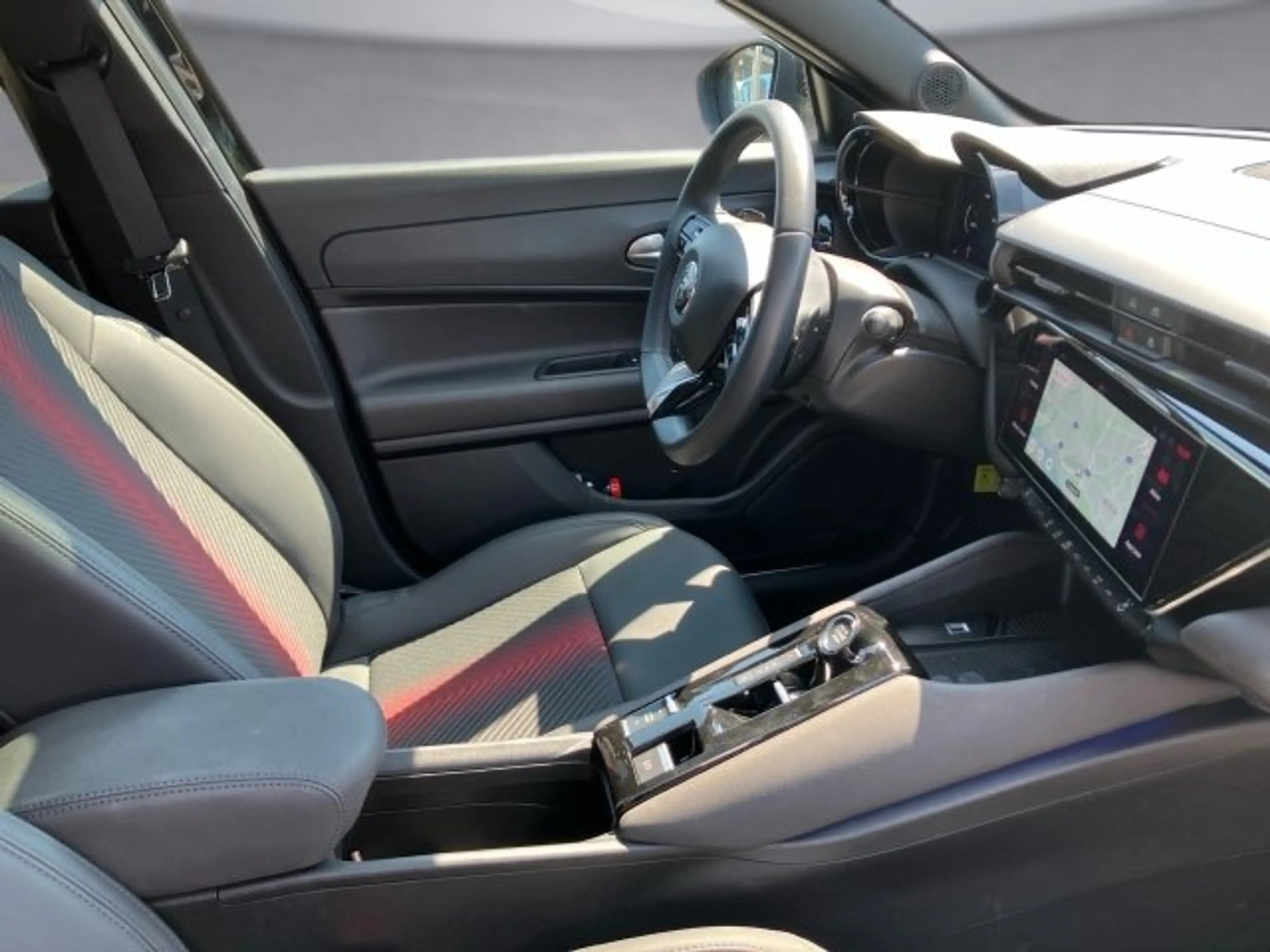Alfa Romeo Junior Ibrida Speciale 1.2 136PS MHEV FWD — photo 11