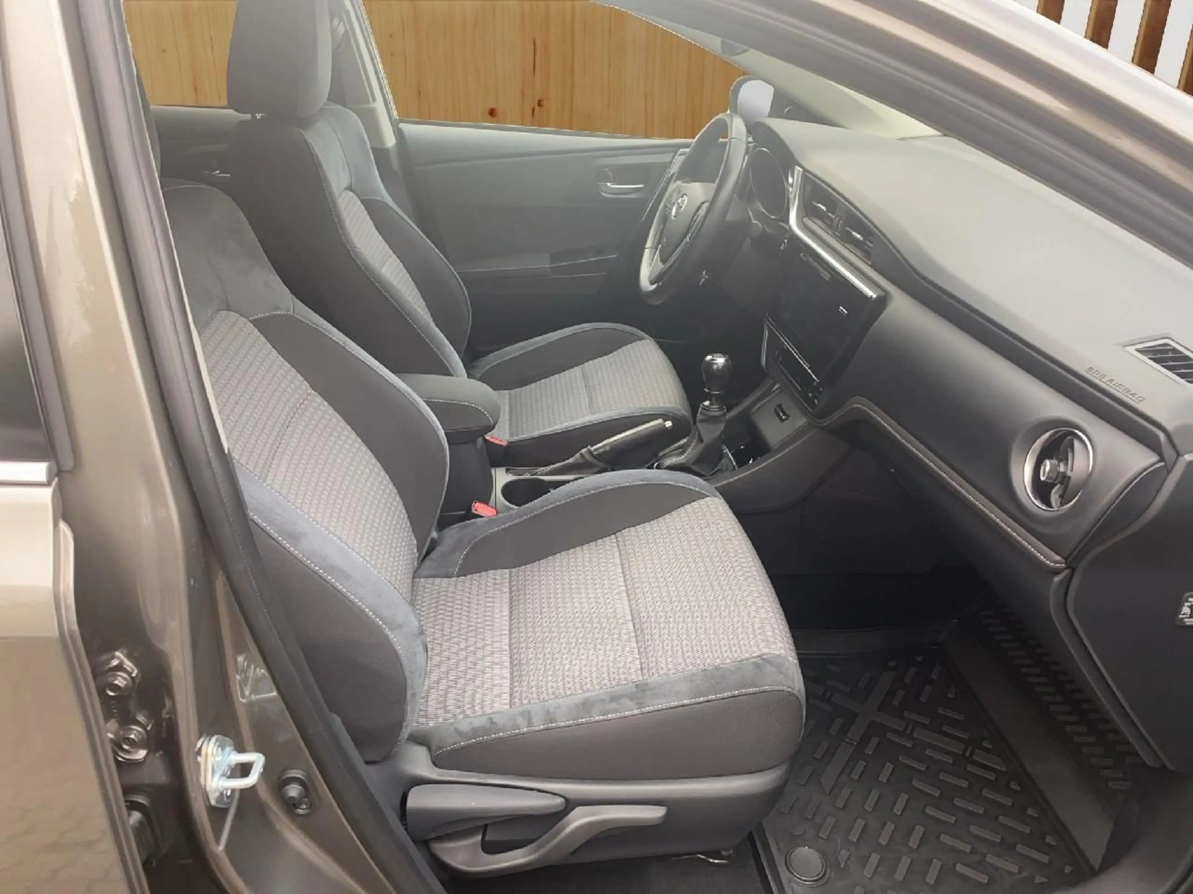 Toyota Auris Auris TS 1.2l Team D + Comfortpaket — photo 9