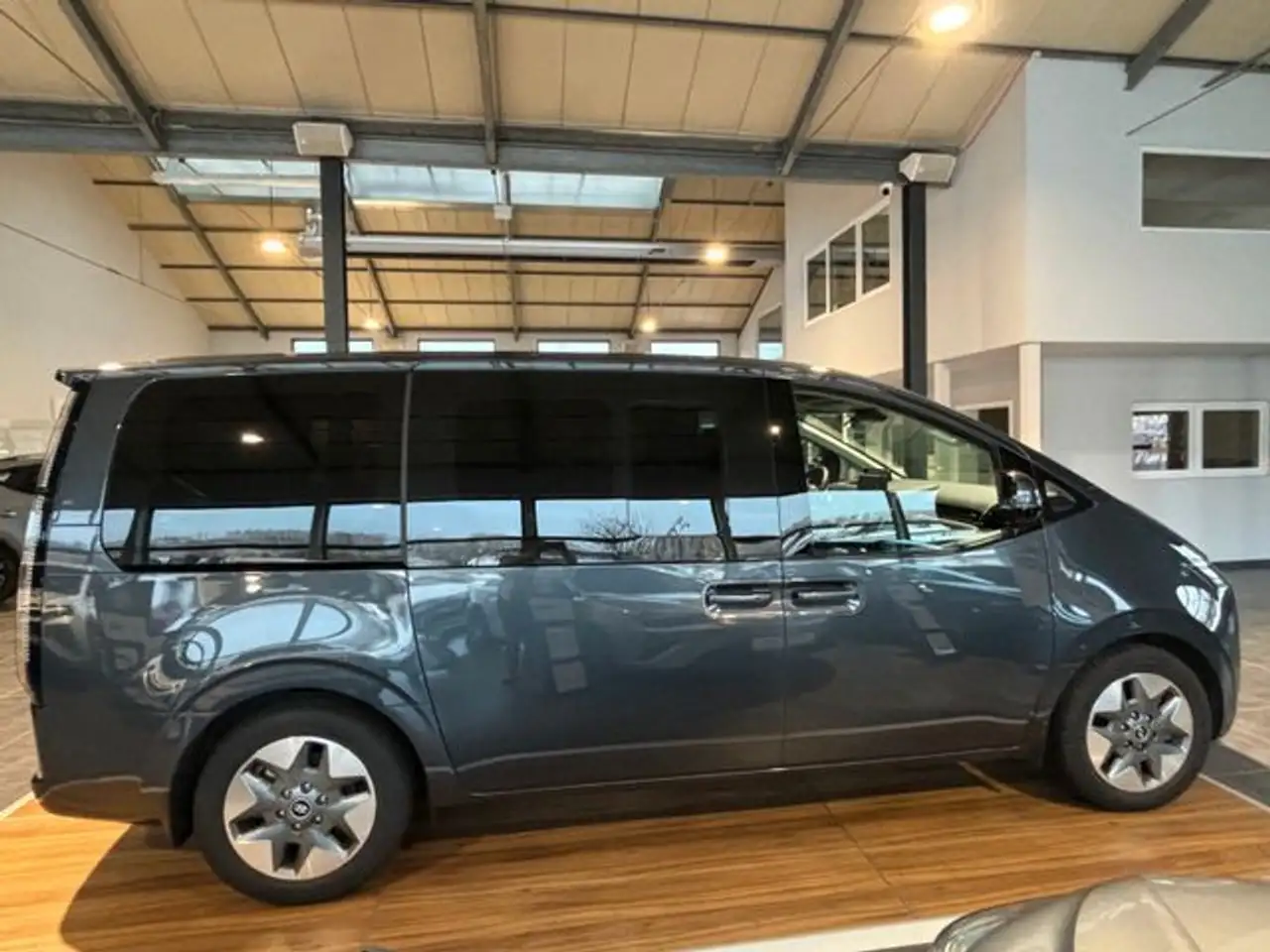 Hyundai STARIA 2.2 Prime 2WD ACC SITZBELÜFTUNG LED 4