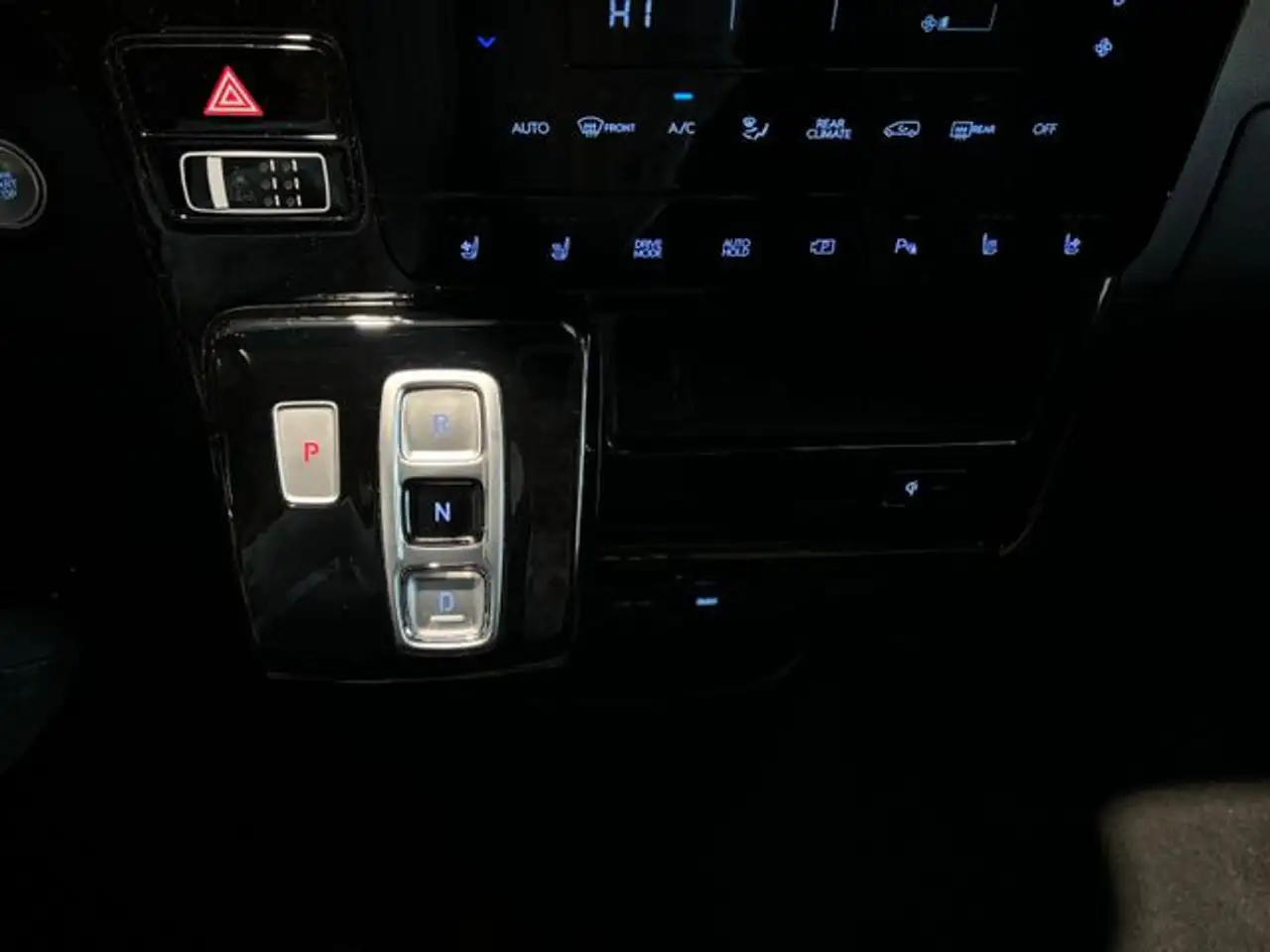 Hyundai STARIA 2.2 Prime 2WD ACC SITZBELÜFTUNG LED 18