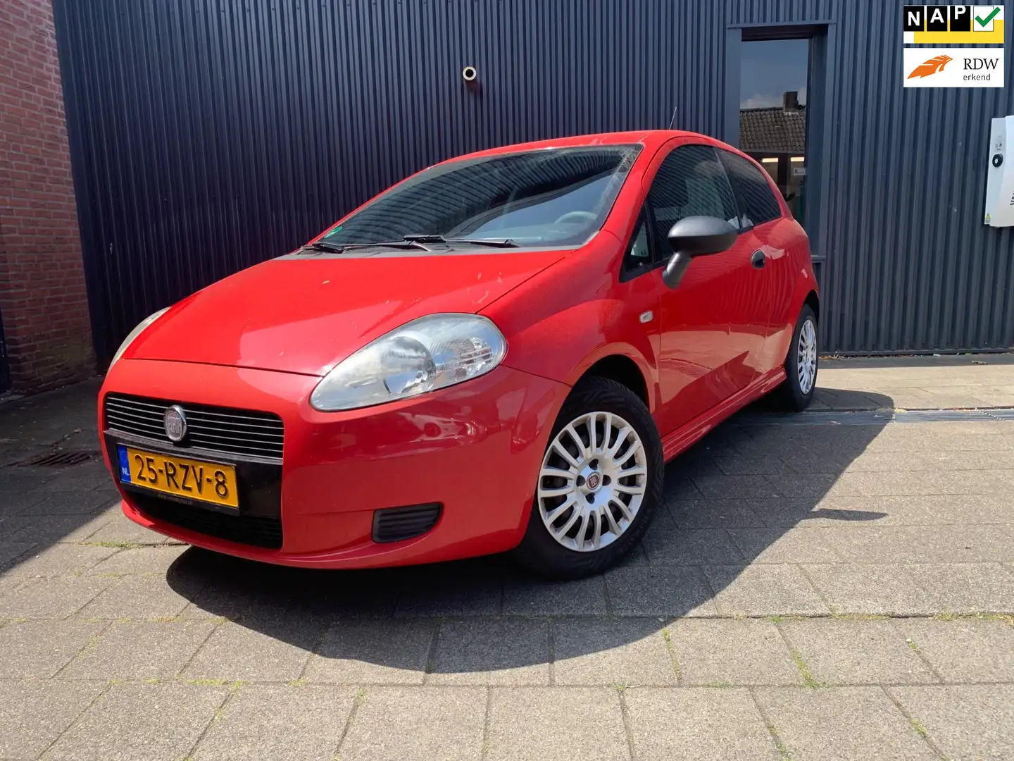 Fiat Grande Punto 1.3 M-Jet Actual, APK 25-6-2026! ZEER GOED ONDERHO Rood - 1