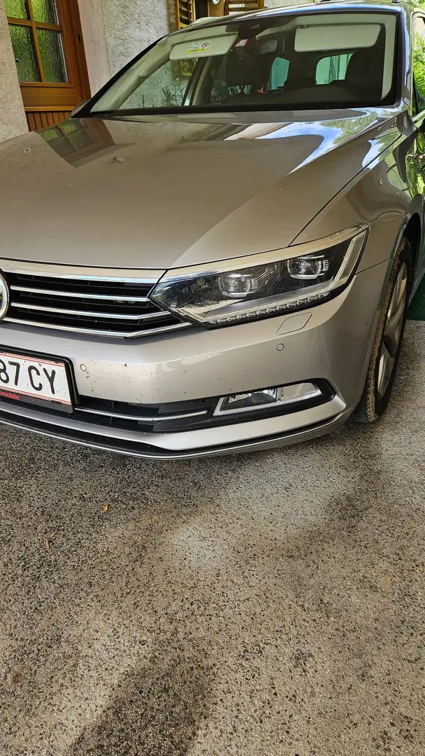 Volkswagen Passat Grau - 1