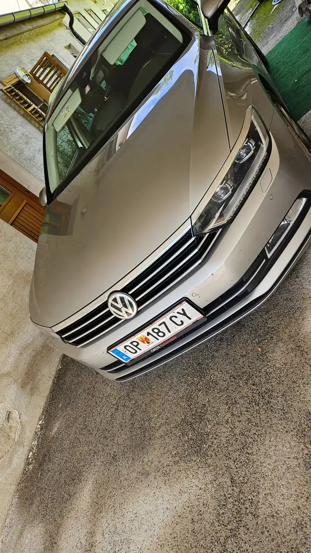 Volkswagen Passat Grau - 2