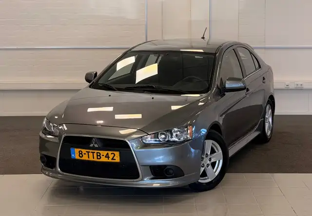 Mitsubishi Lancer view 19