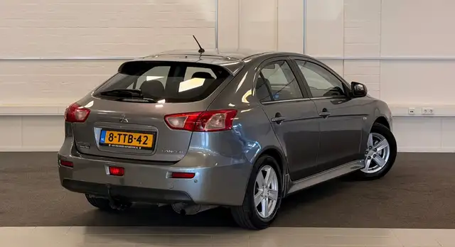 Mitsubishi Lancer view 22