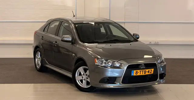 Mitsubishi Lancer view 20