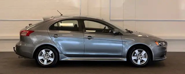 Mitsubishi Lancer view 7