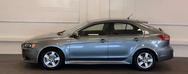 Mitsubishi Lancer view 6