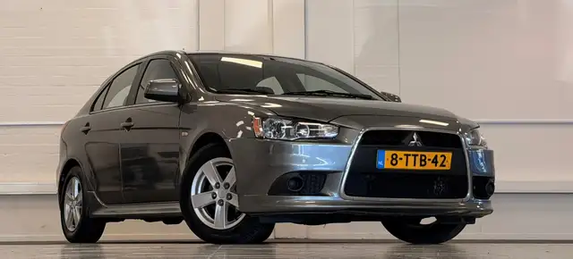Mitsubishi Lancer view 2