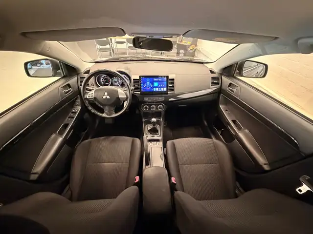 Mitsubishi Lancer view 11